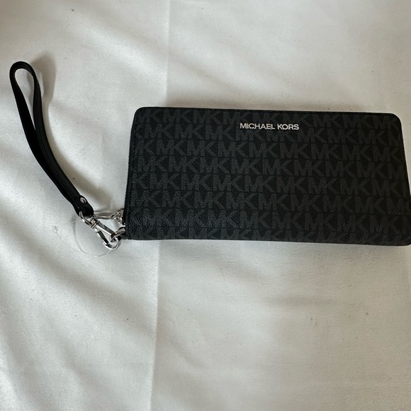 NWT- MICHAEL KORS JET SET WALLET/WRISTLET - Picture 1 of 5